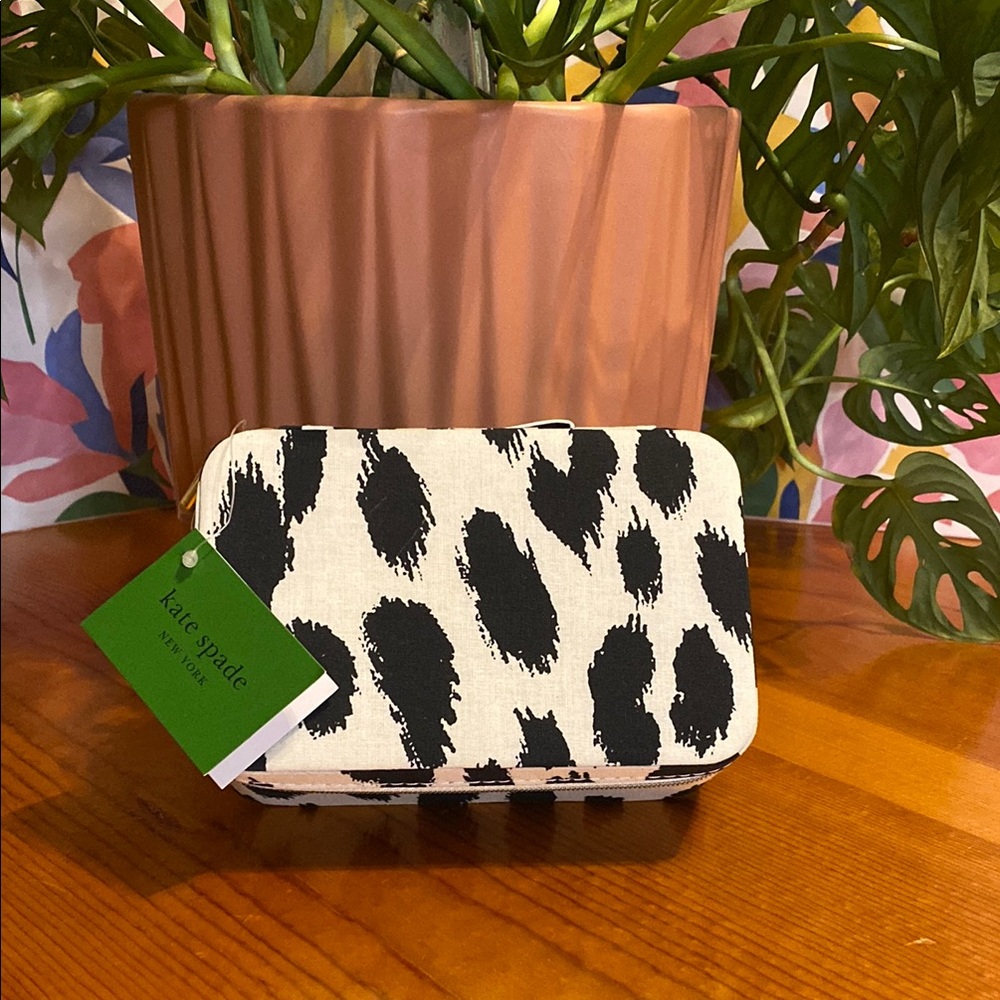 Kate Spade Black Modern Leopard Manicure Set